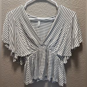 A nice evening on the town blouse! With a low V-neck and short cut off.
